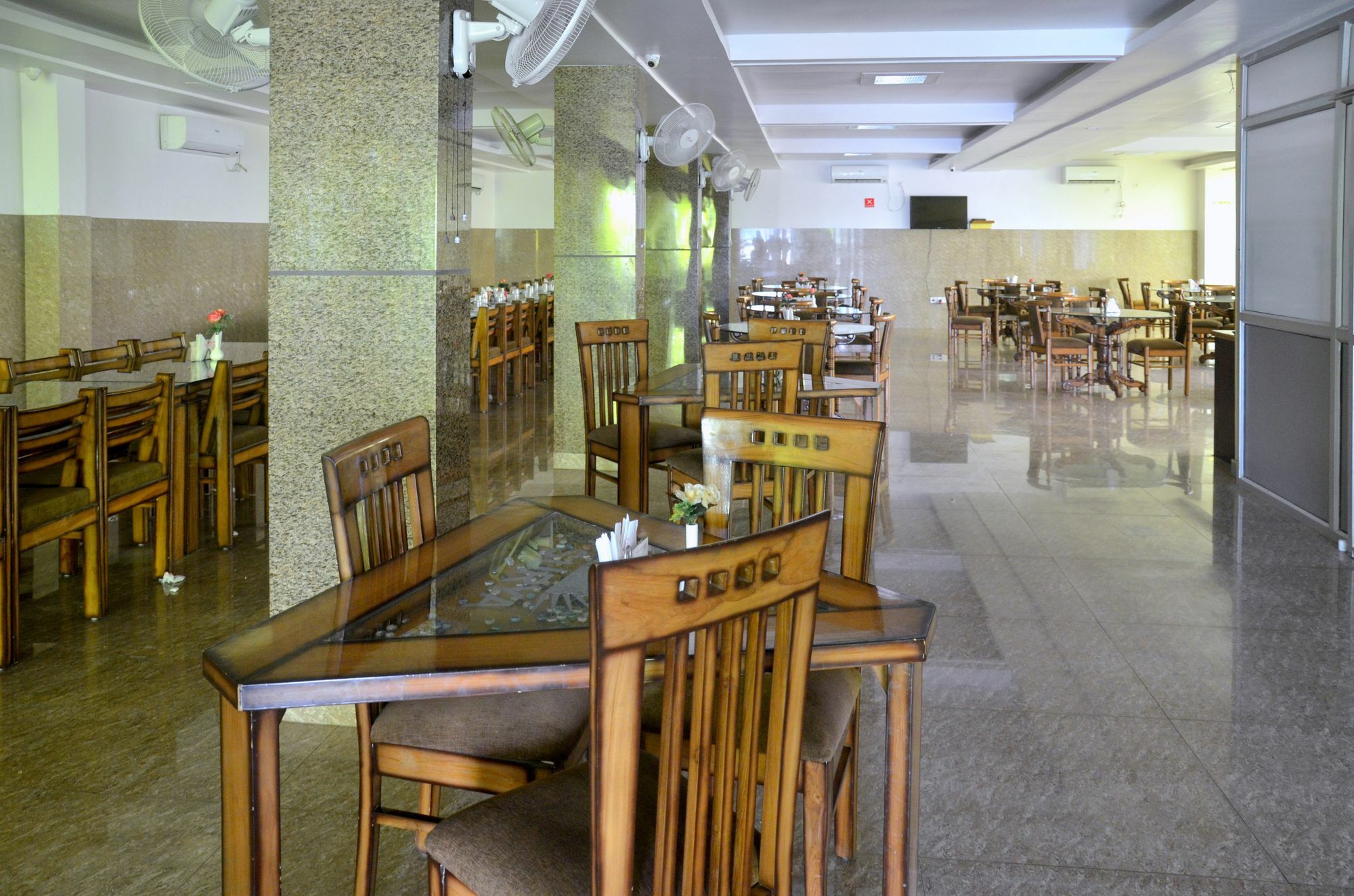 Collection O 4731 Hotel Surya Continental Lucknow Exterior foto